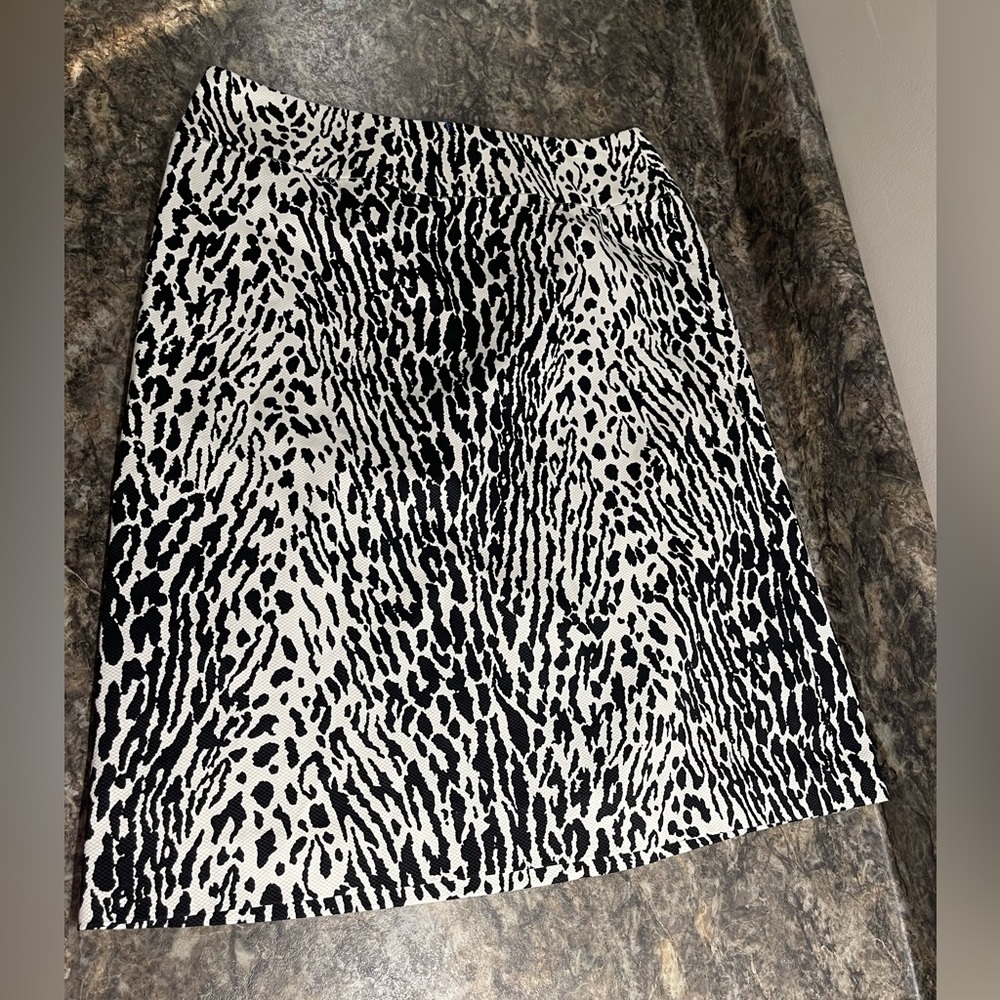 EUC Talbots zebra print skirt. Size 6 . No holes, stains or odors. 24” length.